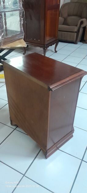 Mesinha de cabeceira nº1. Mesinhas