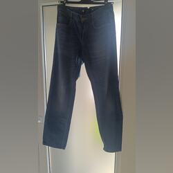 calça jeans . Roupa de Grávida