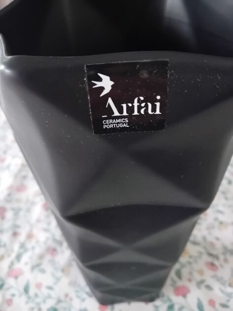 Jarra hexagonal Arfai Ceramics Portugal. Vasos