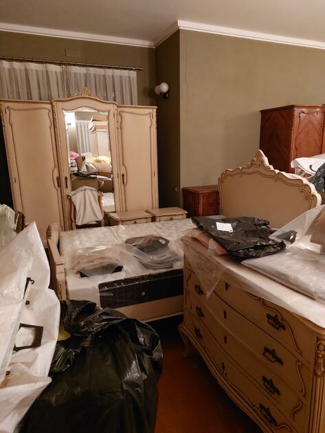 Vendo mobília de quarto em Madeira. Conjuntos de móveis para quarto