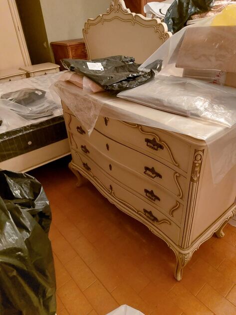 Vendo mobília de quarto em Madeira. Conjuntos de móveis para quarto