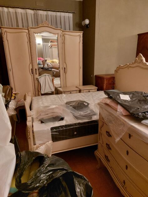 Vendo mobília de quarto em Madeira. Conjuntos de móveis para quarto
