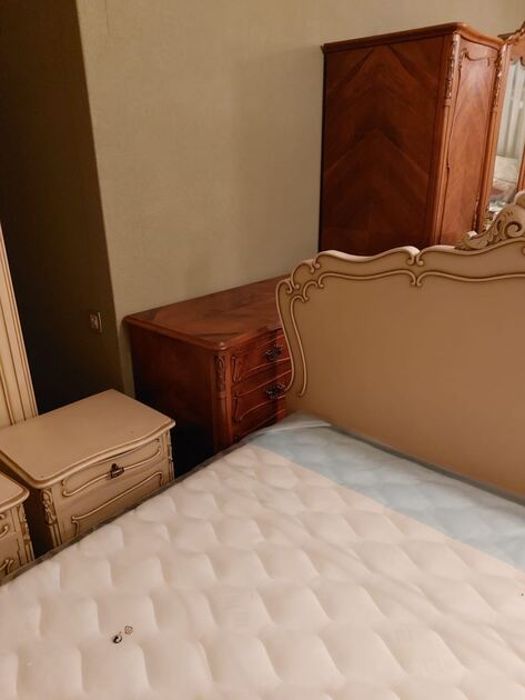 Vendo mobília de quarto em Madeira. Conjuntos de móveis para quarto