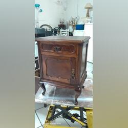 Mesinha de cabeceira nº 5. Mesinhas