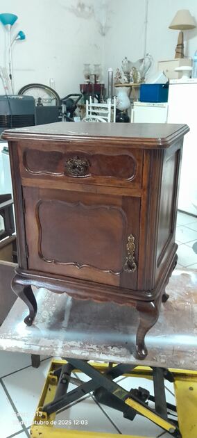 Mesinha de cabeceira nº 5. Mesinhas