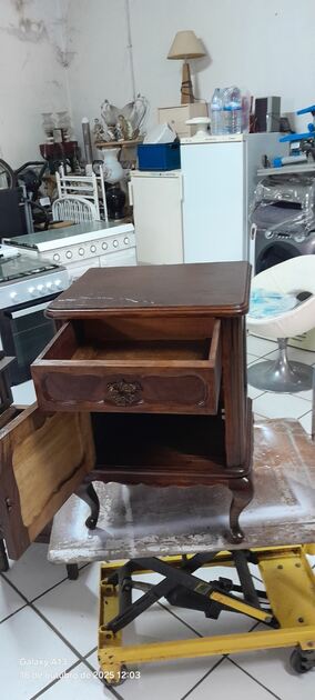 Mesinha de cabeceira nº 5. Mesinhas