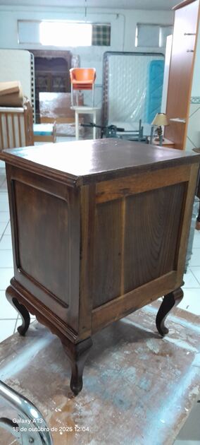 Mesinha de cabeceira nº 5. Mesinhas