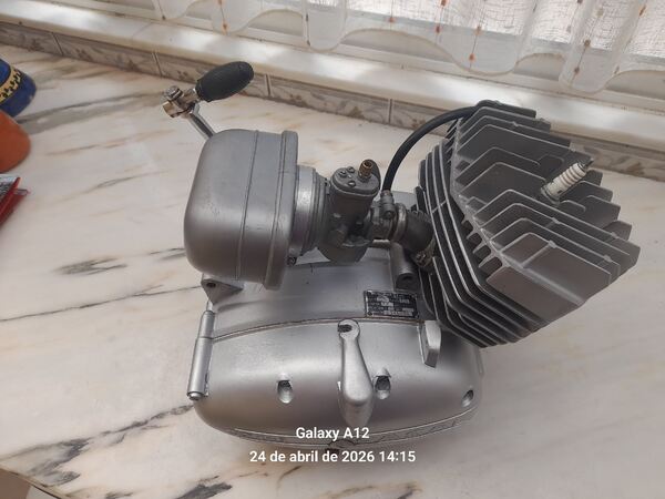 Motor Casal de 4 velocidades - tipo M151, reparado como novo para venda.
Msp. Motor de Motos e componentes