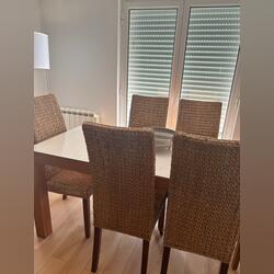 Vendo mesa de jantar com 6 cadeiras. Conjunto de mesa e cadeiras