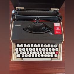 Máquina de escrever Nessa 2000 S. Maquina de escrever. Marvila.     
