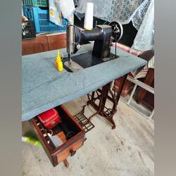 Máquina de Costura a pedal manual da Oliva. Máquinas de Coser Antigas