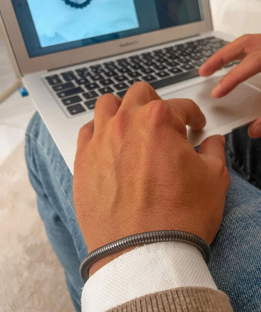 Pulseira em aço inoxidável. Pulseiras