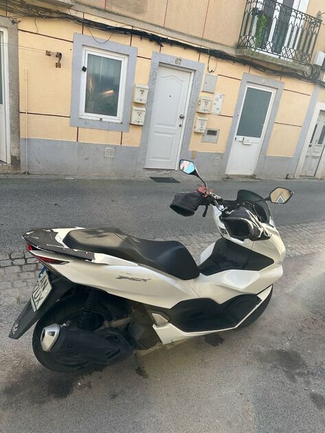 Vendo PCX 2022 Urgente . Motos