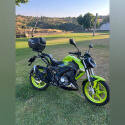 Vendo Keeway RKF 125. Motos. Miranda do Douro. 2020  Keeway 1.635 km Moto de estrada Gasolina sem chumbo Verde 125 cc Com arranque Luzes Led Com encosto Com turbo Muito bom