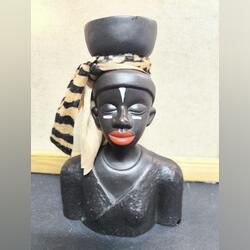 Busto de mulher africana. Esculturas