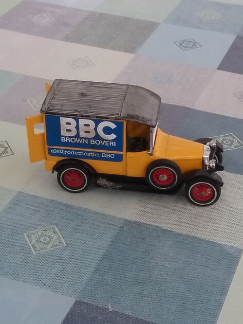 Varias Miniaturas de Carros Antigos.. Outros