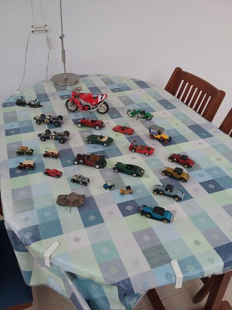 Varias Miniaturas de Carros Antigos.. Outros