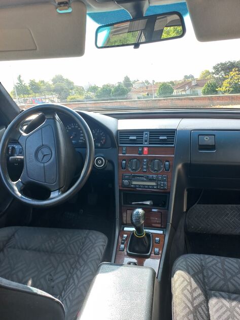 Mercedes-Benz Elegance. Carros