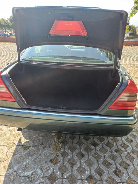 Mercedes-Benz Elegance. Carros