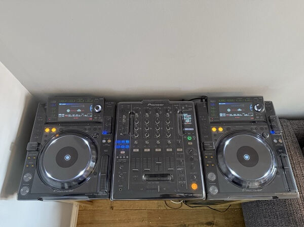 DJM900 Nexus e Colunas Ativas Cdj2000 Nexus X 2 Pl. Giradiscos