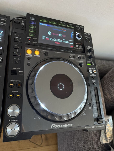 DJM900 Nexus e Colunas Ativas Cdj2000 Nexus X 2 Pl. Giradiscos