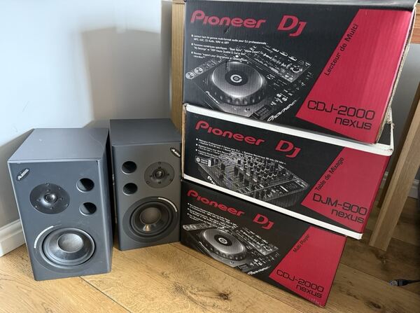DJM900 Nexus e Colunas Ativas Cdj2000 Nexus X 2 Pl. Giradiscos