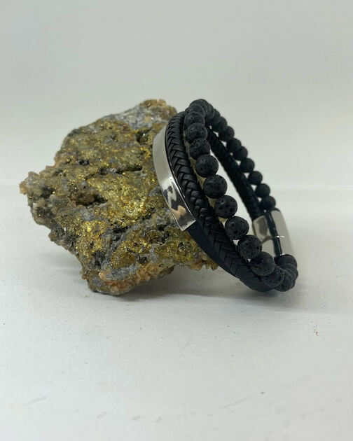 Pulseira em aço inoxidável, couro e pedras. Pulseiras