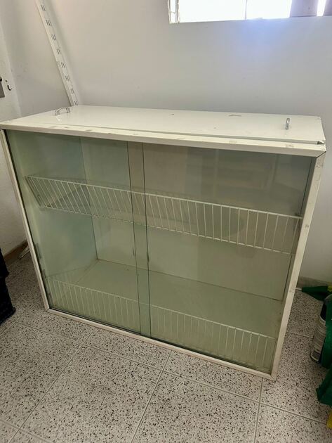 Móvel metálico para pão. Outros Bricolage