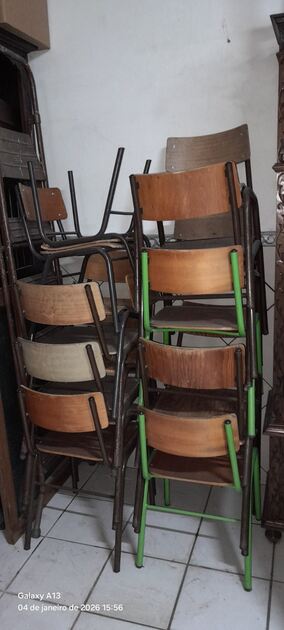 Lote de cadeiras infantis (15). Mobiliario crianças