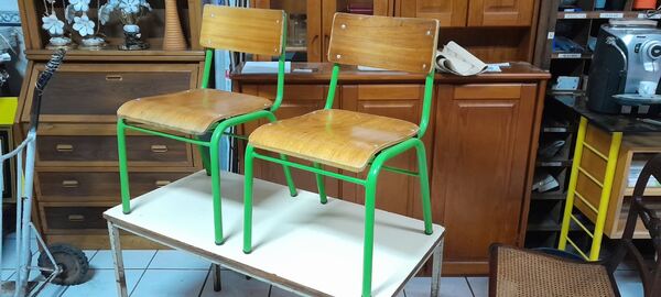 Lote de cadeiras infantis (15). Mobiliario crianças