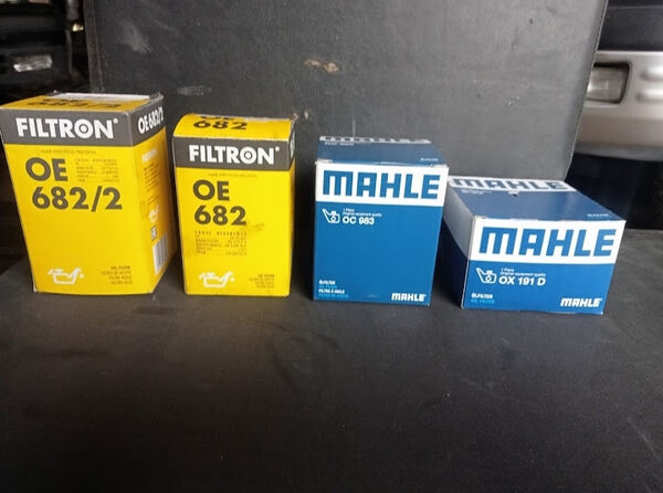 Vários filtros de óleo . Motor e componentes
