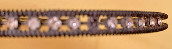 Bandolete em Metal com Brilhantes, como Nova. Diademas