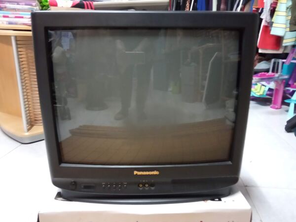 televisão color com comando . Televisores