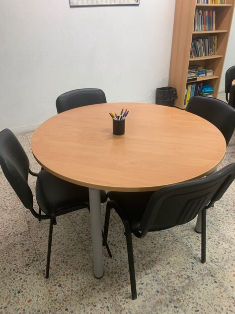 Mesa FAMO + 4 cadeiras. Conjunto de mesa e cadeiras