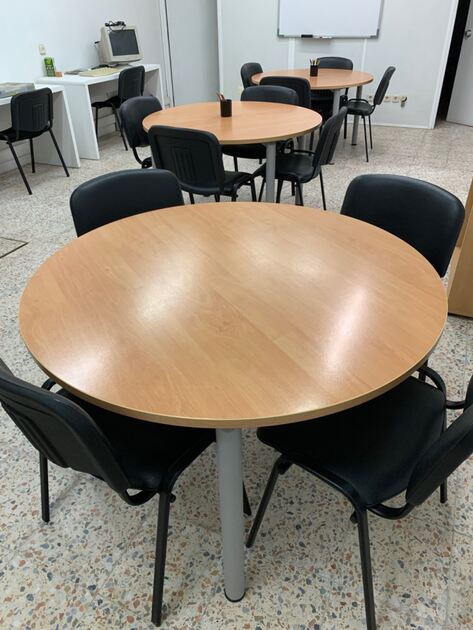 Mesa FAMO + 4 cadeiras. Conjunto de mesa e cadeiras