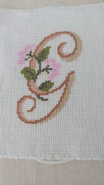 Iniciais em bordado ponto de cruz. Outros Arte e Decoração