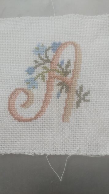 Iniciais em bordado ponto de cruz. Outros Arte e Decoração