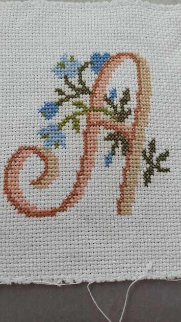 Iniciais em bordado ponto de cruz. Outros Arte e Decoração