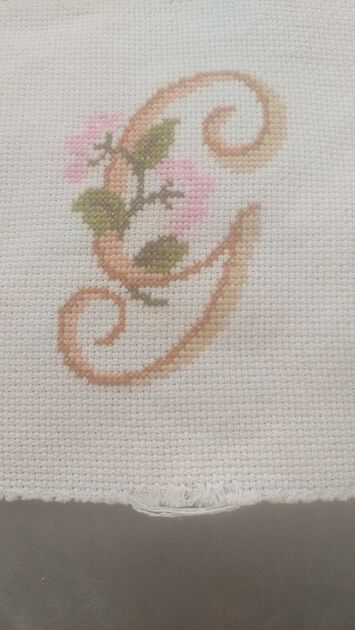 Iniciais em bordado ponto de cruz. Outros Arte e Decoração