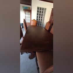 Vendo Mesa de Sala de Jantar c/8 Cadeiras em pele.. Conjunto de mesa e cadeiras