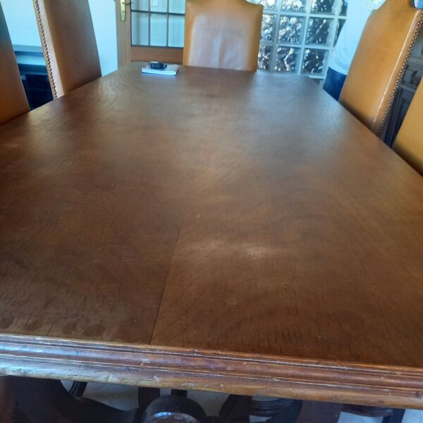 Vendo Mesa de Sala de Jantar c/8 Cadeiras em pele.. Conjunto de mesa e cadeiras