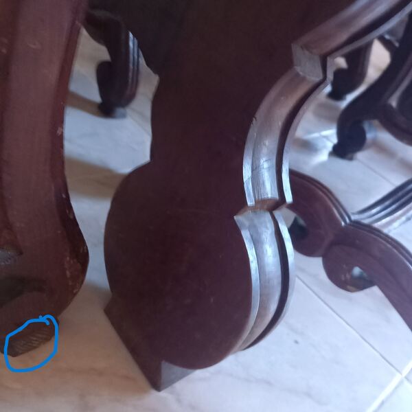 Vendo Mesa de Sala de Jantar c/8 Cadeiras em pele.. Conjunto de mesa e cadeiras