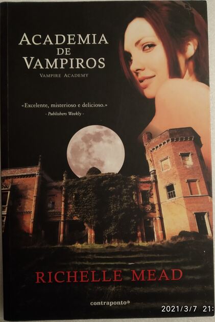 Academia de Vampiros. Livros