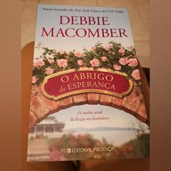 Livro "O Abrigo da Esperança" de Debbie Macomber . Livros