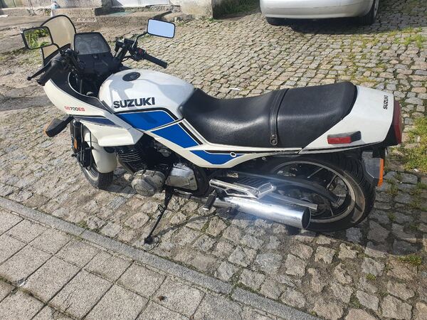 Suzuki GS700es de 1985. Motos