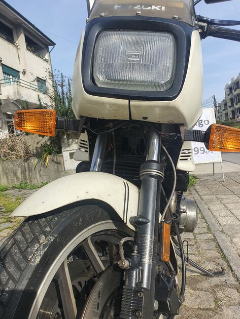 Suzuki GS700es de 1985. Motos