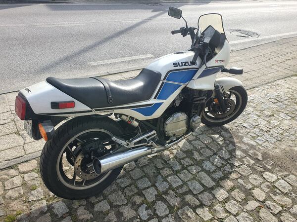 Suzuki GS700es de 1985. Motos