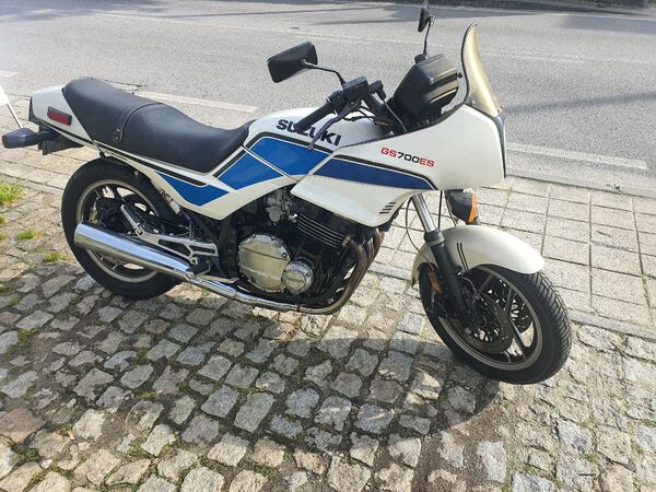 Suzuki GS700es de 1985. Motos
