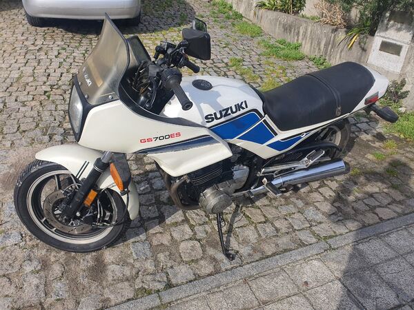 Suzuki GS700es de 1985. Motos