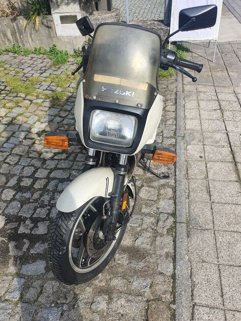 Suzuki GS700es de 1985. Motos